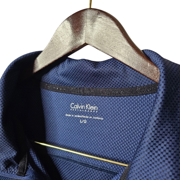 Calvin Klein Performance 1/4 Zip Pullover - Athletic Style and Comfort - Picture 4 of 5